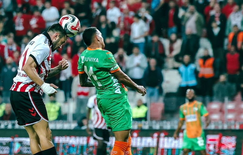 SAMSUNSPOR EVİNDE PUAN KAYBETTİ