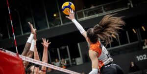 ECZACIBAŞI DYNAVİT EVİNDE KAZANDI