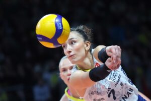 VOLEYBOL DERBİSİ FENERBAHÇE’NİN