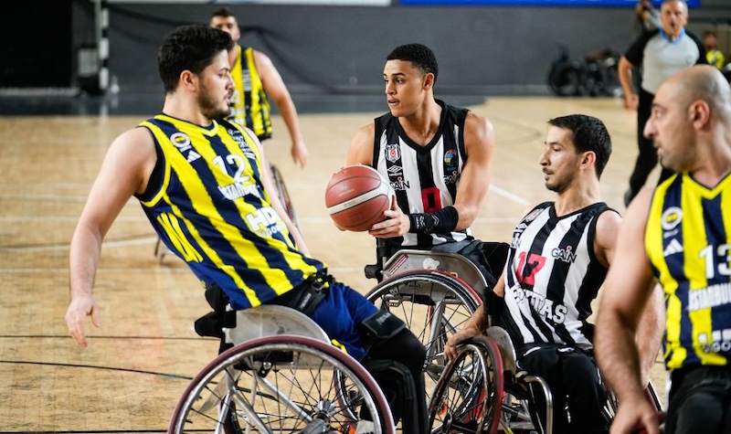 Beşiktaş Derbiyi Uzatmada Kazandı