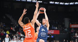 ANADOLU EFES GALİBİYETİ HATIRLADI!