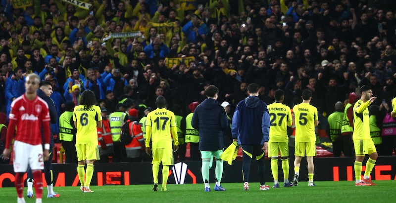 FENERBAHÇE PES ETMEDİ AMA VEDA ETTİ!