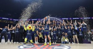 FENERBAHÇE BEKO KUPAYA DOYMUYOR