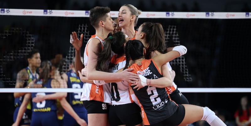 VAKIFBANK’IN RAKİBİ ECZACIBAŞI DYNAVIT