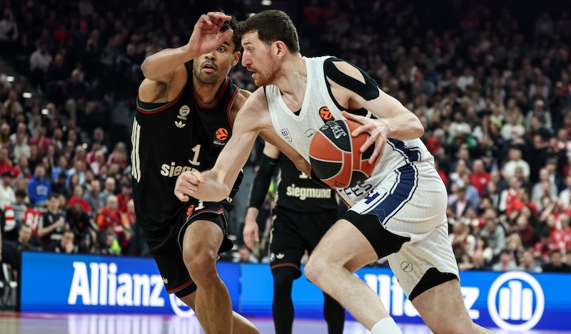 ANADOLU EFES SON SANİYEDE KAZANDI