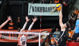 VAKIFBANK FİNAL İÇİN AVANTAJI KAPTI
