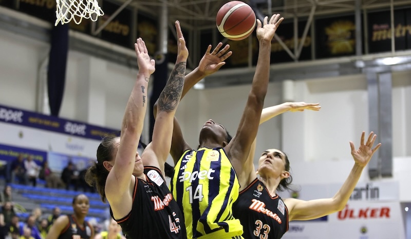 F.BAHÇE FİNALE BİR ADIM DAHA YAKLAŞTI