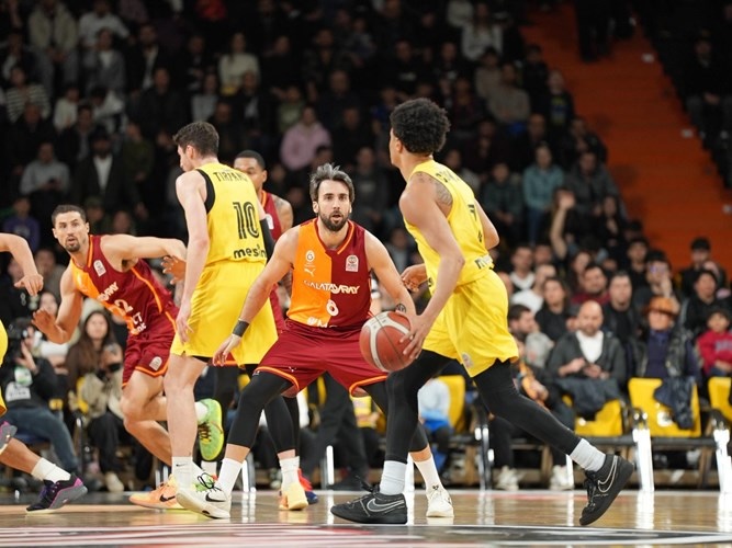 GALATASARAY MERSİN’DE FARK YEDİ!