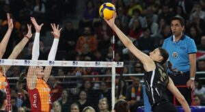 VAKIFBANK FİNAL BİLETİNİ ALDI
