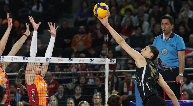 VAKIFBANK FİNAL BİLETİNİ ALDI