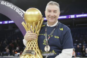 MENDEZ: GURURLUYUM VE MUTLUYUM