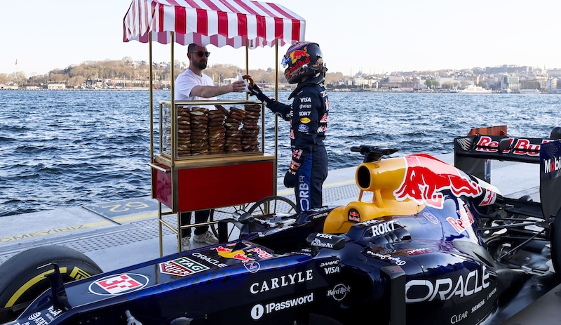 Oracle Red Bull Racing Aracı İstanbul Sokaklarında