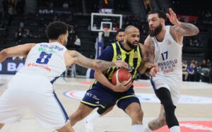 FENERBAHÇE BEKO DERBİDE FARKLI