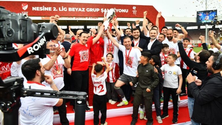 Batman Petrol Spor A.Ş. Kupasını Aldı