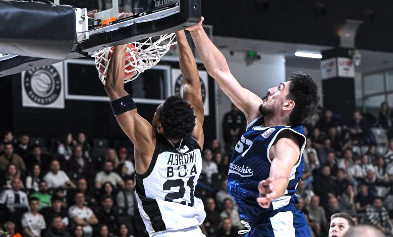 KARTAL EVİNDE SERİYİ SÜRDÜRDÜ