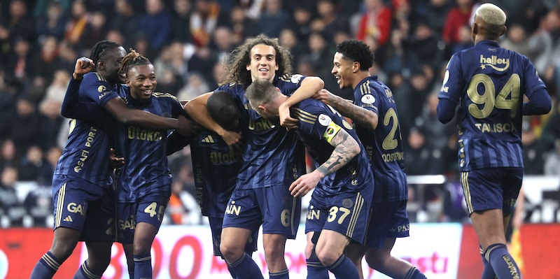 FENERBAHÇE KAYSERİ’DE ŞOV YAPTI