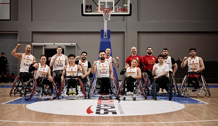 Galatasaray Fuzul Liderliğini Sürdürdü