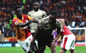 GALATASARAY ZİRVEDE YARA ALDI