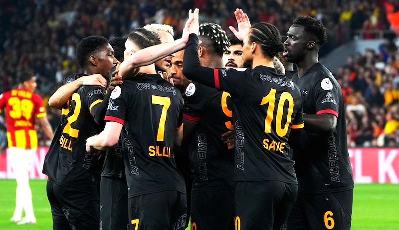 ASLAN ZİRVEDE FARKI YENİDEN AÇTI