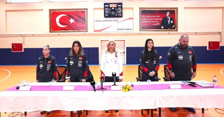 Kadın Milliler Sinop’ta Öğrencilerle Buluştu