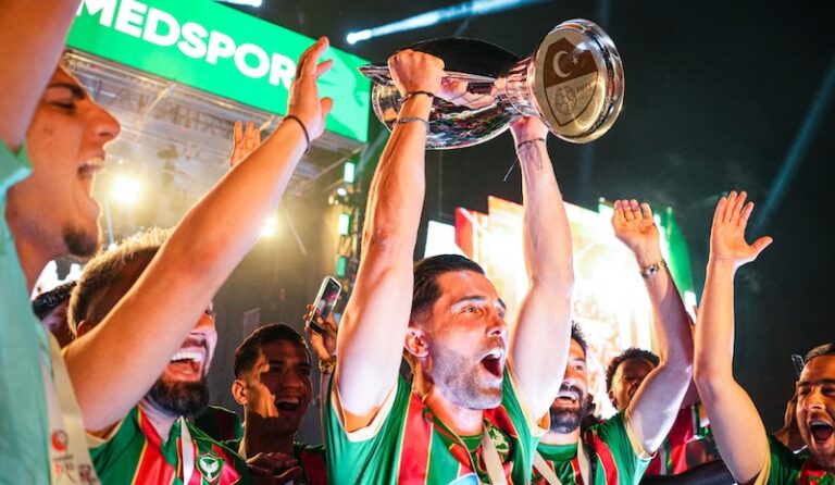 Amed Sportif Faaliyetler Kupasını Aldı
