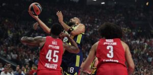 FİNAL HAYALİ YUNAN DUVARINA TAKILDI