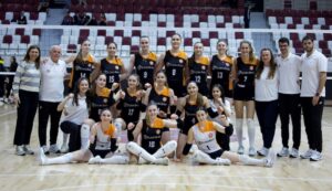 Eczacıbaşı Genç Kız Takımı Finalde