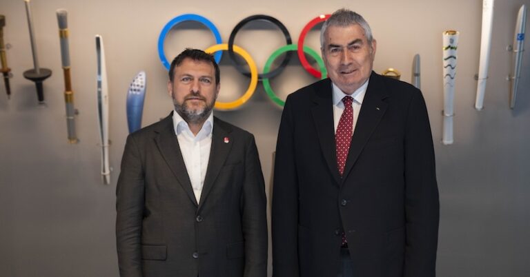 Prof. Dr. Uğur Erdener’den TMOK Başkanı Çakır’a Tebrik Ziyareti