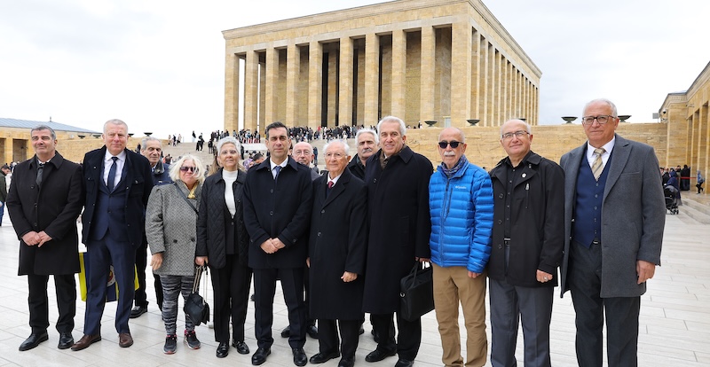 Fenerbahçe Heyeti Anıtkabir’i Ziyaret Etti