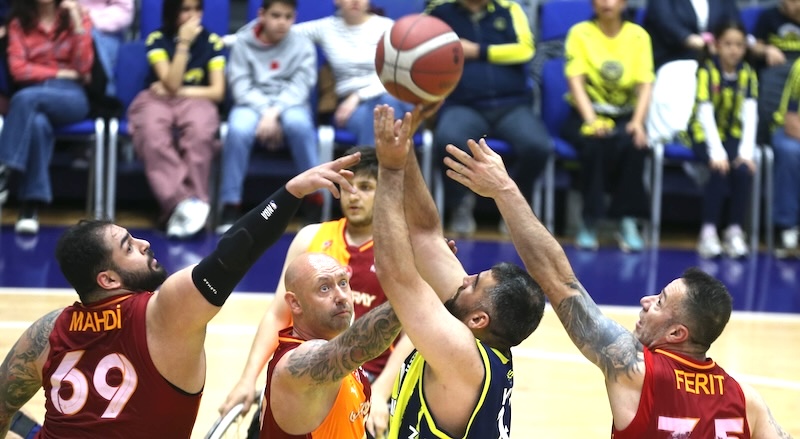 DERBİDE KAZANAN FENERBAHÇE JET