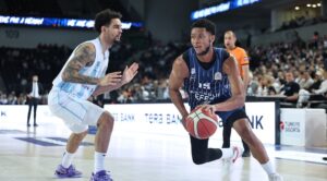 ANADOLU EFES SERİYİ FAZLA UZATMADI