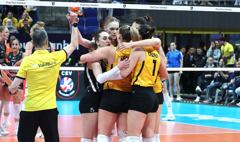 VAKIFBANK DESTANSI DÖNÜŞLE FİNALDE