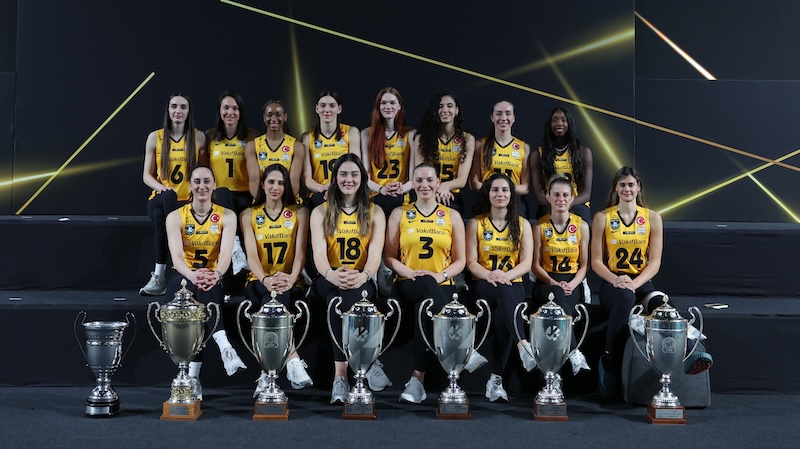 VAKIFBANK 7. ŞAMPİYONLUĞUNU YAŞIYOR