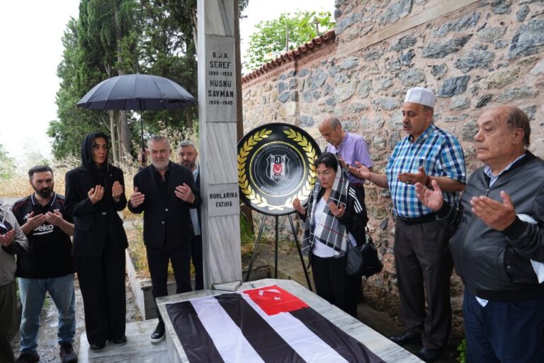 Beşiktaş, Şeref Bey’i Kabri Başında Andı
