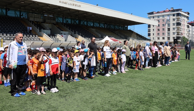 ARHAVİ’DEKİ FUTBOL ŞÖLENİ SONA ERDİ