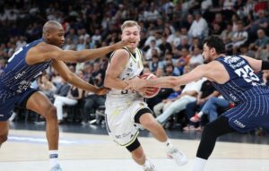 ANADOLU EFES SERİYE TUTUNDU