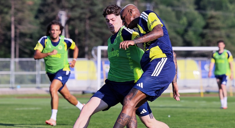 Fenerbahçe Yeni Sezonun İlk Antrenmanını Yaptı