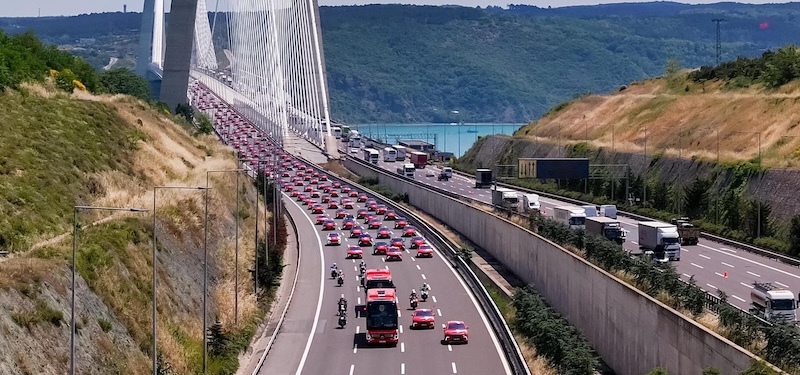 MİLLÎLERE ANLAMLI UĞURLAMA