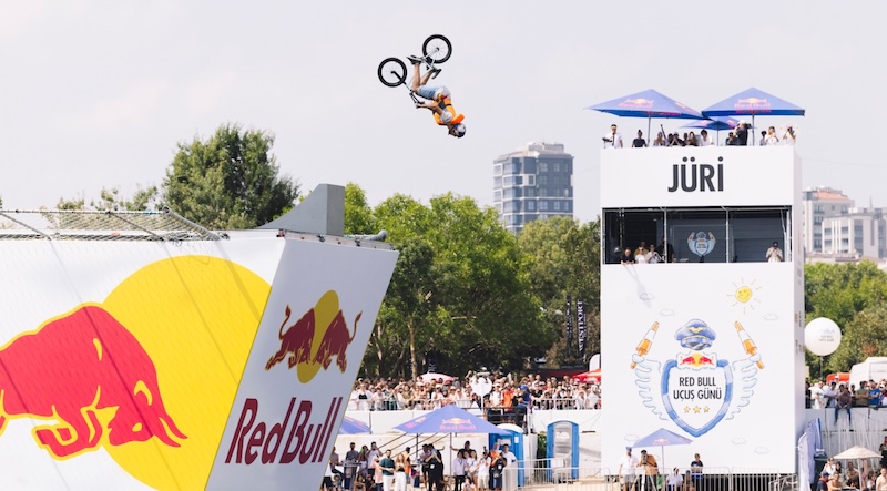 Red Bull Uçuş Günü Caddebostan’a Dönüyor