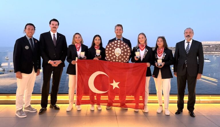 Kadınlarda Altın Erkeklerde Gümüş Madalya