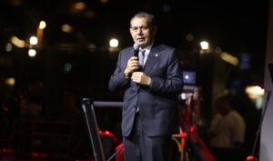 ÖZBEK’TEN BURUK’A TAM DESTEK