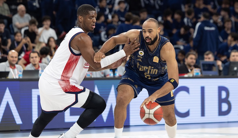 FENERBAHÇE LİGE YENİLGİYLE BAŞLADI