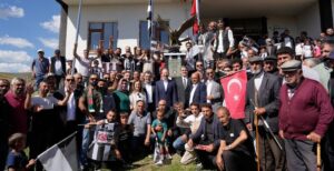 BEŞİKTAŞ KÖYÜNE KARTAL HEYKELİ