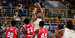 FENERBAHÇE SON ÇEYREKTE YIKILDI