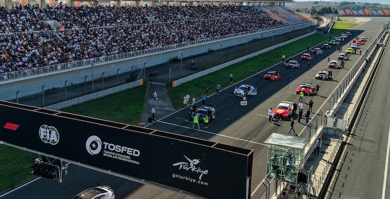 İstanbul Park’ta 11 Bin Seyircili Yarış Heyecanı