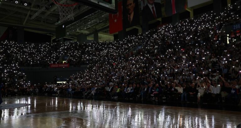 Anadolu Efes ve Corendon’a Altın Pusula Ödülü