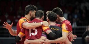 GALATASARAY İLK GALİBİYETİNİ ALDI