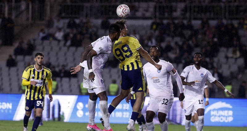 FENERBAHÇE BAKÜ’DE KAZANDI