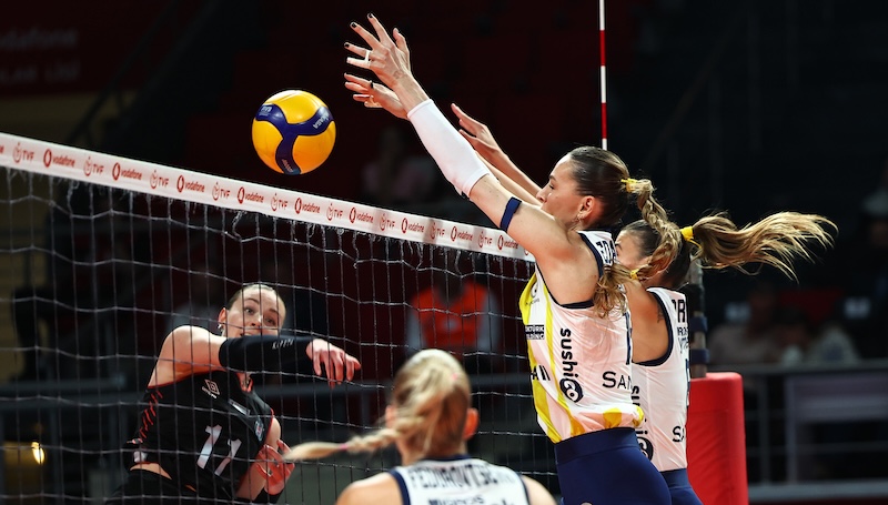 FENERBAHÇE’DEN MÜTHİŞ GERİ DÖNÜŞ