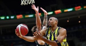 FENERBAHÇE TARFİN EVİNDE KAYBETTİ